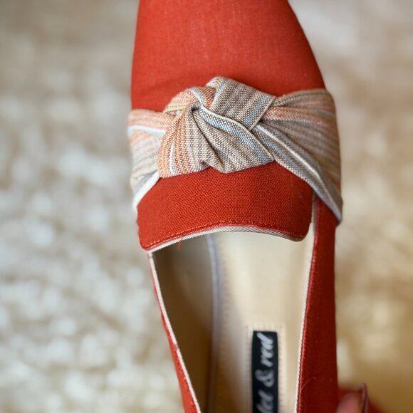 Violet & Red Terracotta Canvas Loafers w/ Bow Accent – Size 8 - Picture 3 of 5